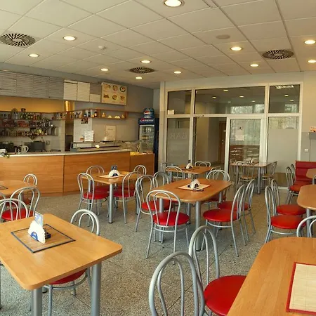 Hostal Ds Za Kolumnami *