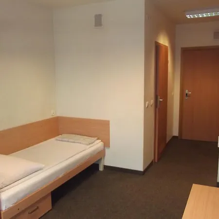 Auberge de jeunesse Ds Za Kolumnami